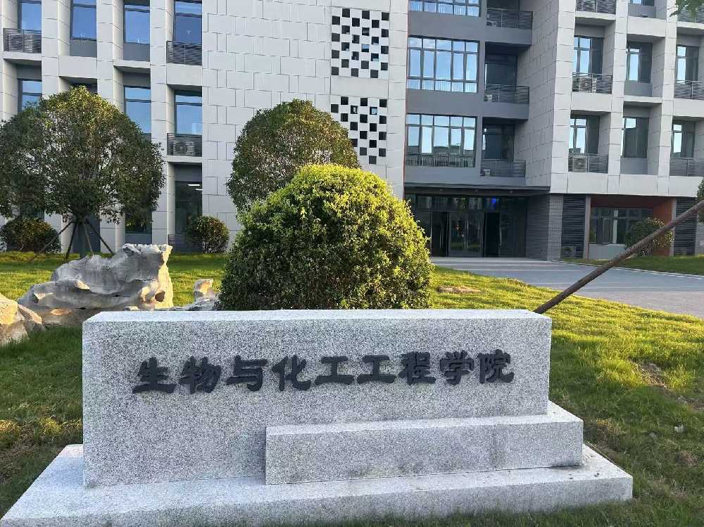 永新县扬州职业大学体育场高杆灯项目
